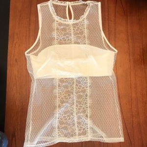 Sleeveless express lace top